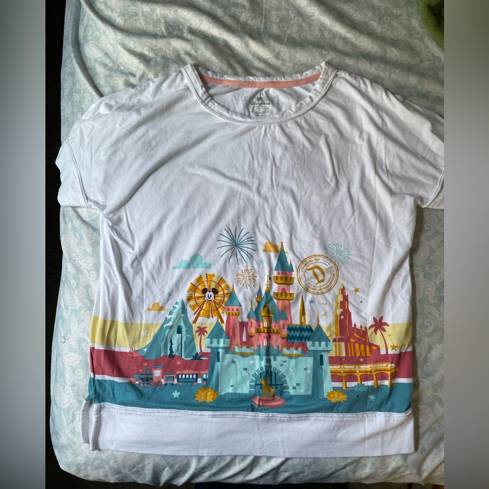Disneyland women tshirt size medium